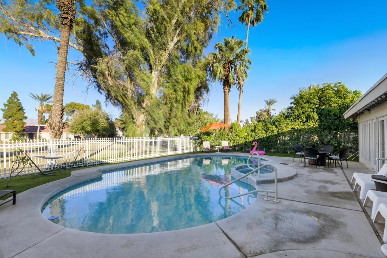 Desert Pool House: Sun, Swim, Sip & Stay Indio Luaran gambar