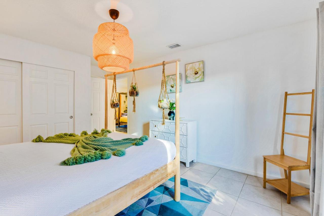 Desert Pool House: Sun, Swim, Sip & Stay Indio Luaran gambar